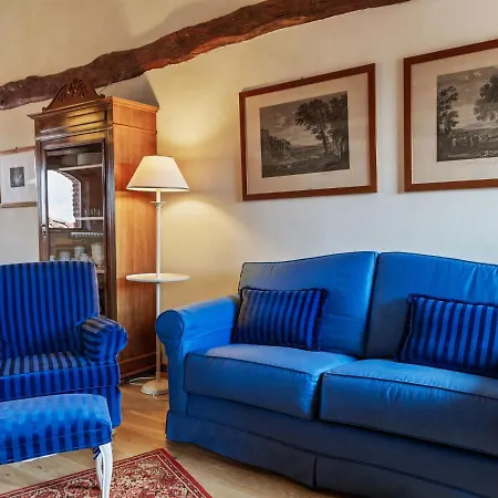 Holiday home Enticing In With Garden *